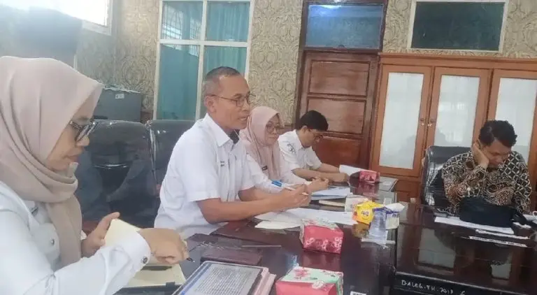 Saat Hearing Bersama Komisi III DPRD, Kadiskes Lamsel Berikan Penjelasan Peningkatan Pelayanan Kesehatan Hingga ke Masyarakat Langsung
