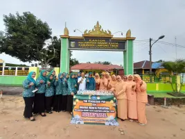 500 BUNGKUS TAKJIL DIBAGIKAN OLEH TP PKK DAN DHARMA WANITA  PERSATUAN KECAMATAN WAWAY KARYA