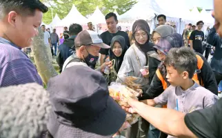 Gaya Singkat & Padat:Geliat Ekonomi di Way Handak: Dagangan Ikhsanudin Ludes Lebih Cepat dari Biasanya