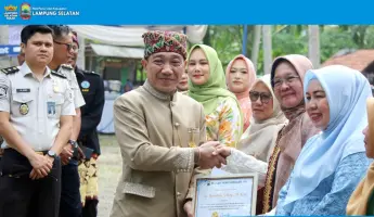 Semangat Kartini Masa Kini: 13 Wanita Helau Lampung Selatan Terima Penghargaan di Berbagai Bidang